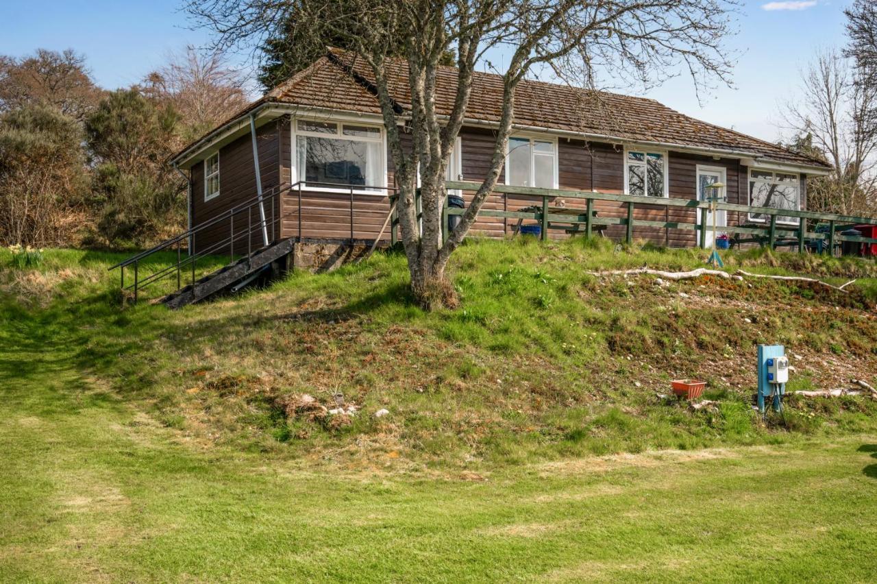 Cozy Chalet in Strathpeffer Highlands river views - Bed and Breakfast Strathpeffer