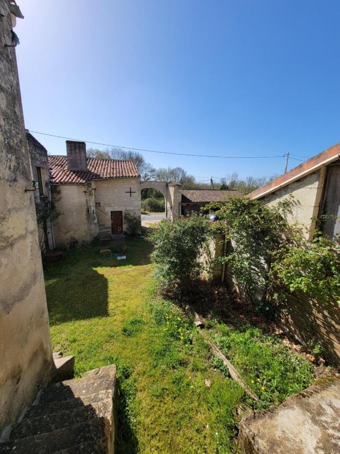 Gîte en yourte d'intérieur d'une demeure du 18e siècle en Anjou entre vignes et châteaux - B&B Glandes