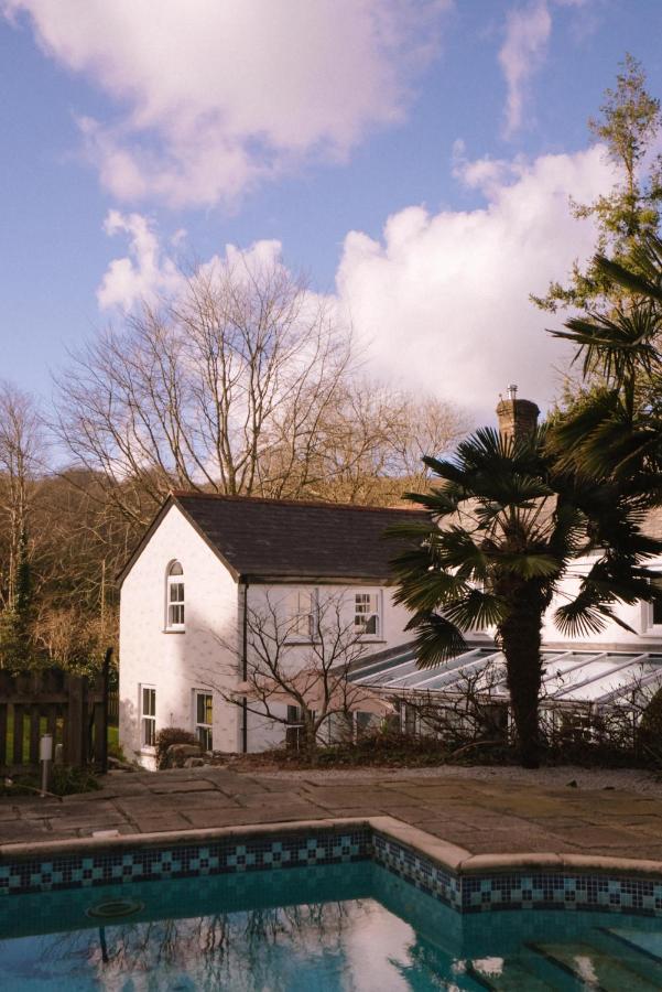 Beautiful Country Farmhouse Set In A Stunning Woodland With Pool, Sauna & Parking at 'The Old Farmhouse' - B&B