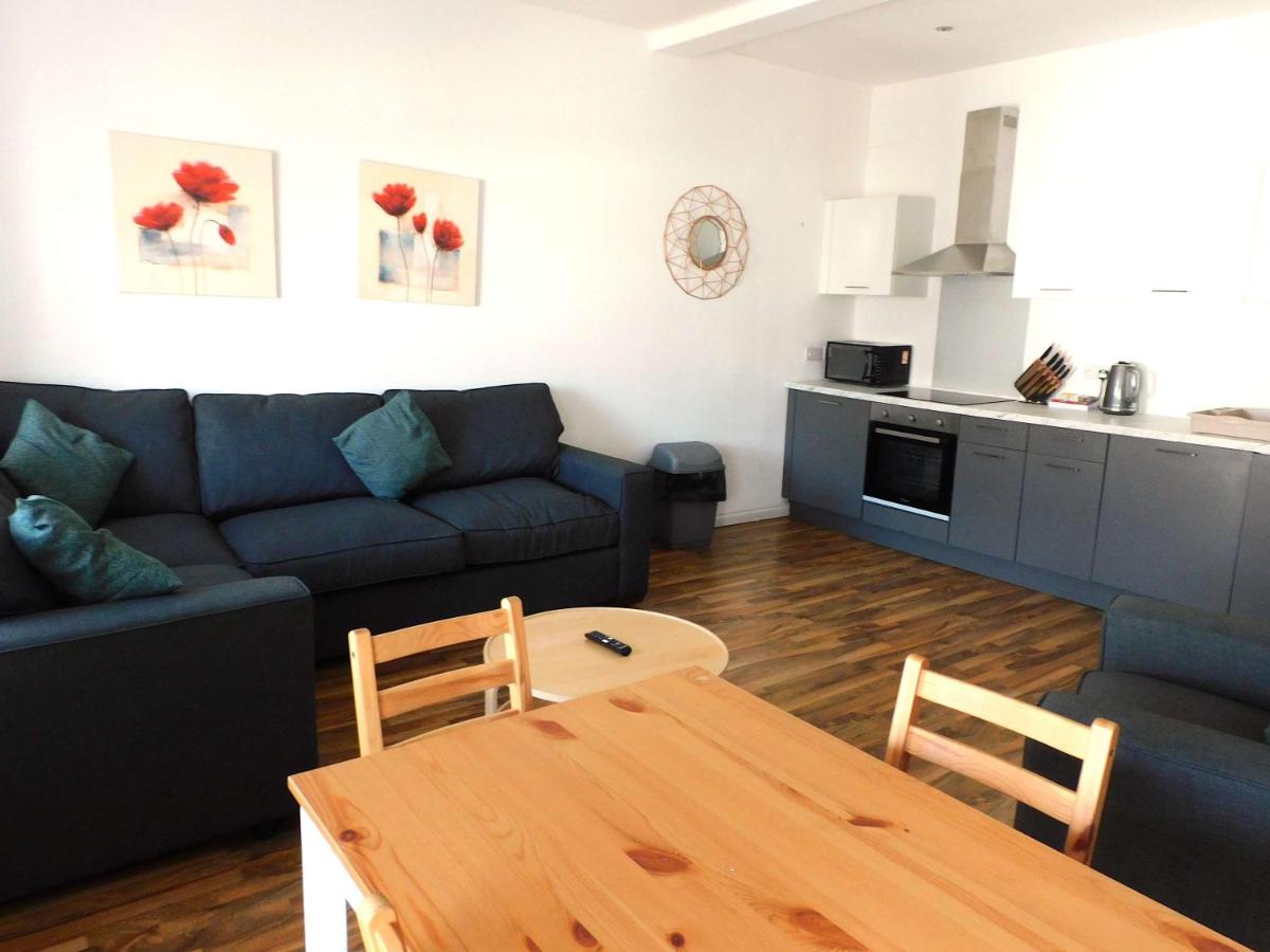 No 1 - 2 bedroom apartment in Lanark Town Centre - B&B