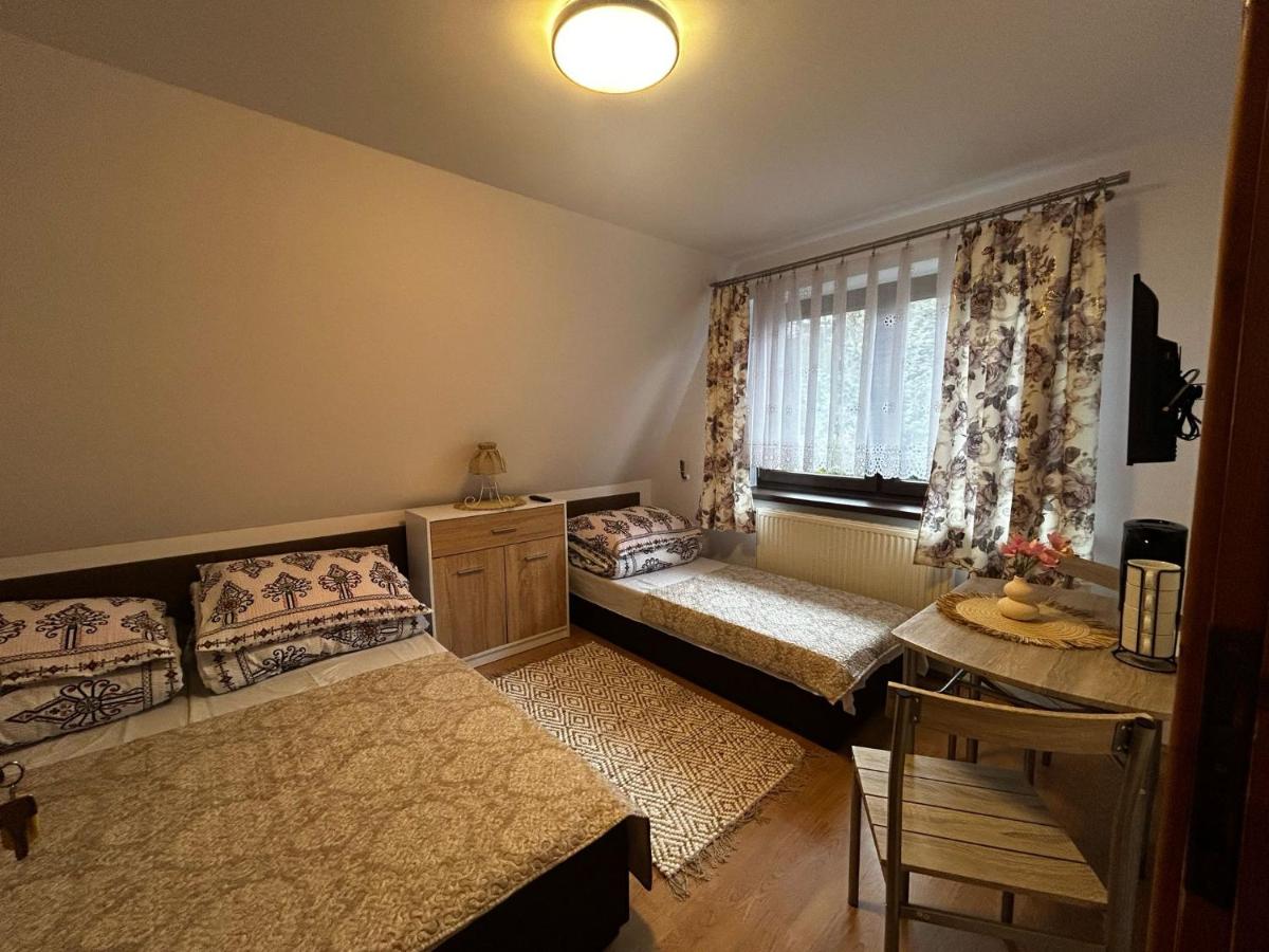 Chambre Triple avec Salle de Bains Privative Séparée