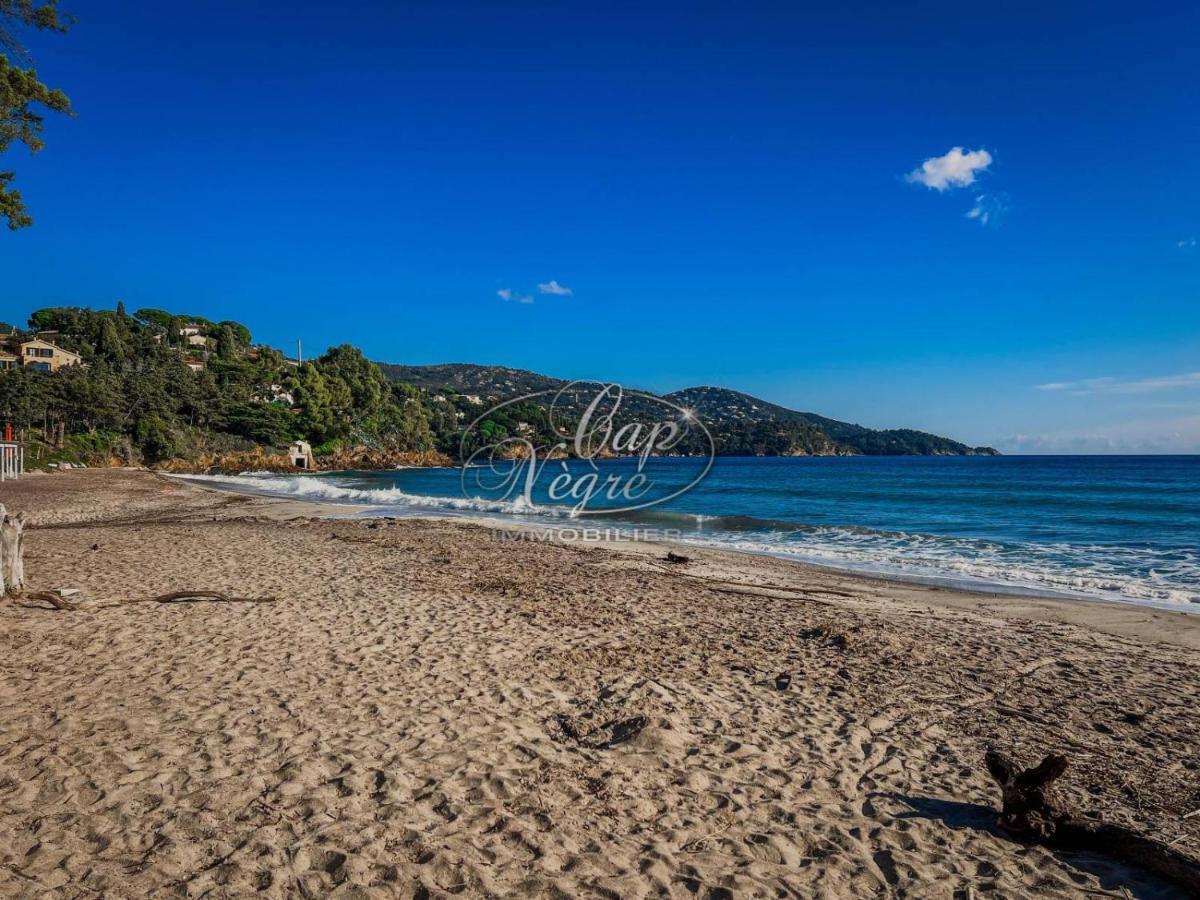 Appartement T2 vue mer à 600 m de la plage du Canadel - B&B