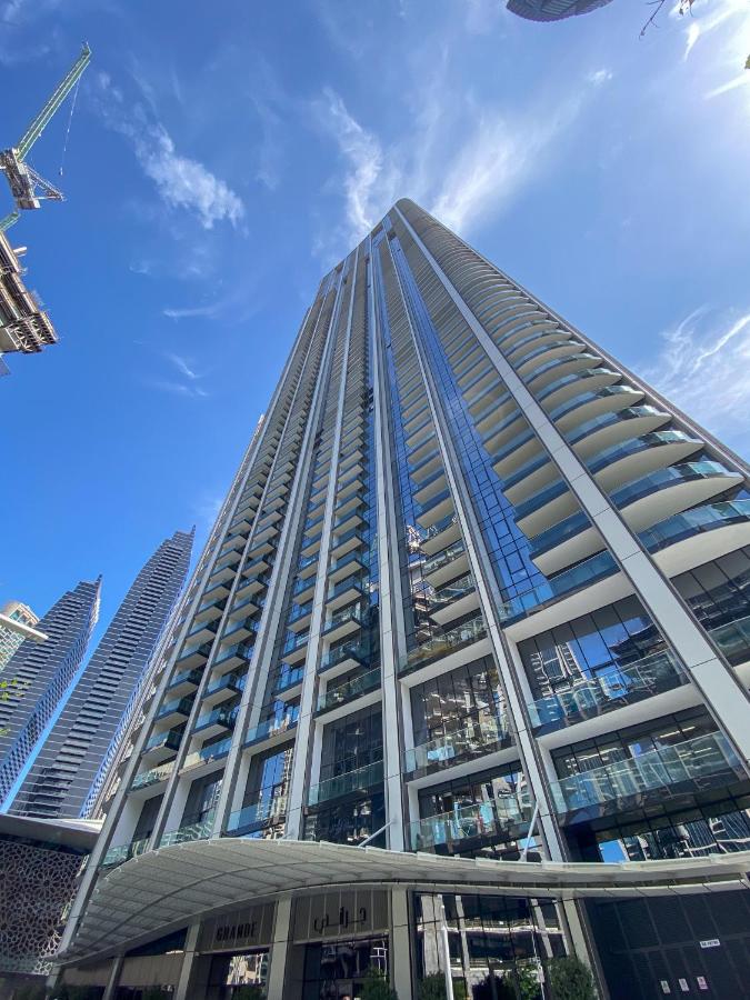 Bella Elite Homes at Grande Signature Amazing Burj and Fountain View-Brand New Luxury Apartment - Chambres d'hôtes Dubaï