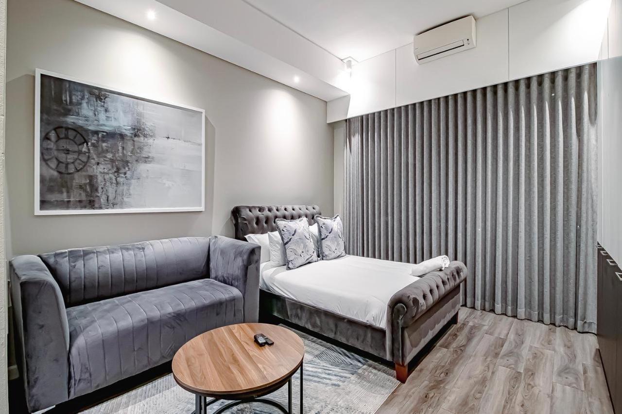 The Luxe Menlyn Penthouse & Apartment - Ferienwohnung Pretoria