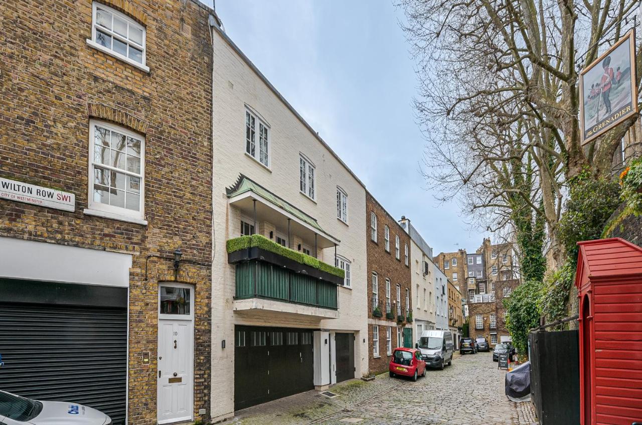 Exclusive 3Bd Mews in Belgravia with Private Patio and Garage Parking - B&B