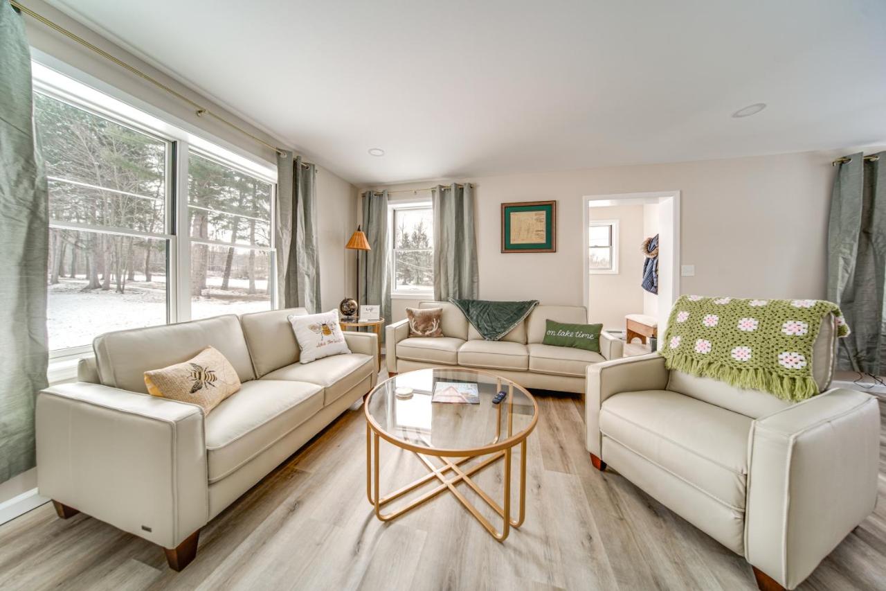Walk to Lake Pet-Friendly Cottage in Jamestown! - B&B