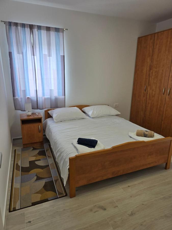 Doppel- oder Zweibettzimmer