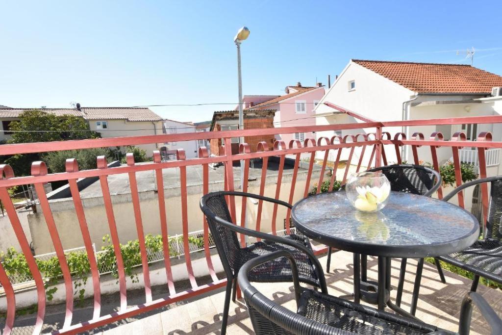 One-Bedroom Apartment with Balcony
