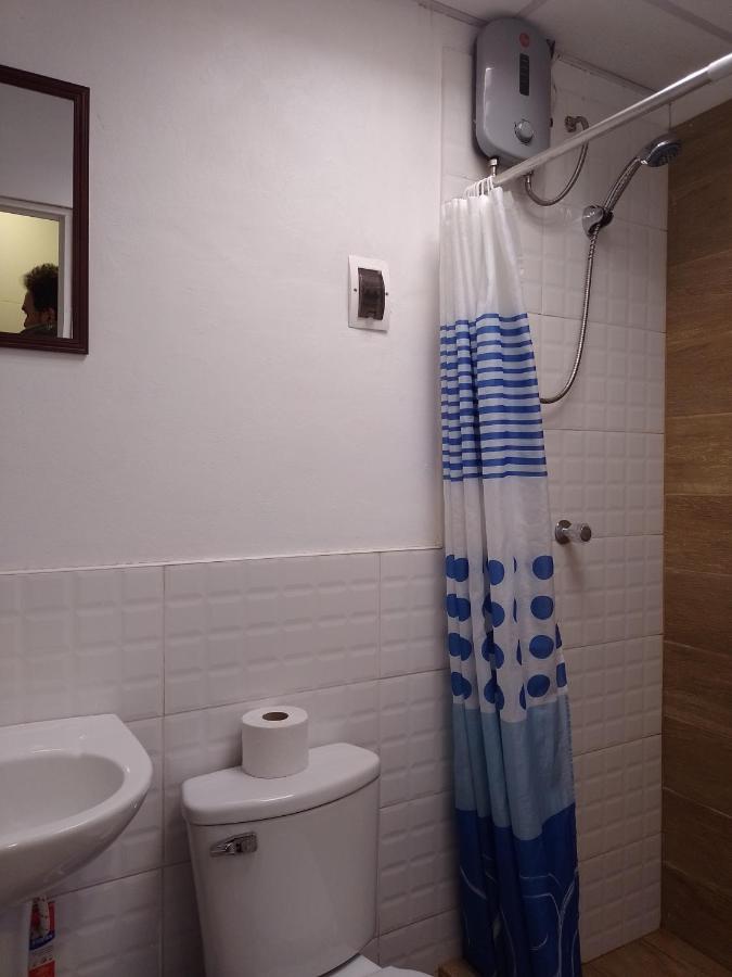 Chambre Lits Jumeaux avec Salle de Bains Commune