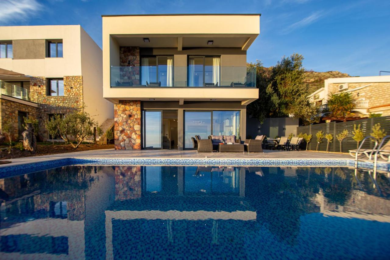 Villa Aurora Azure - Luxury Infinity Pool Resort - B&B