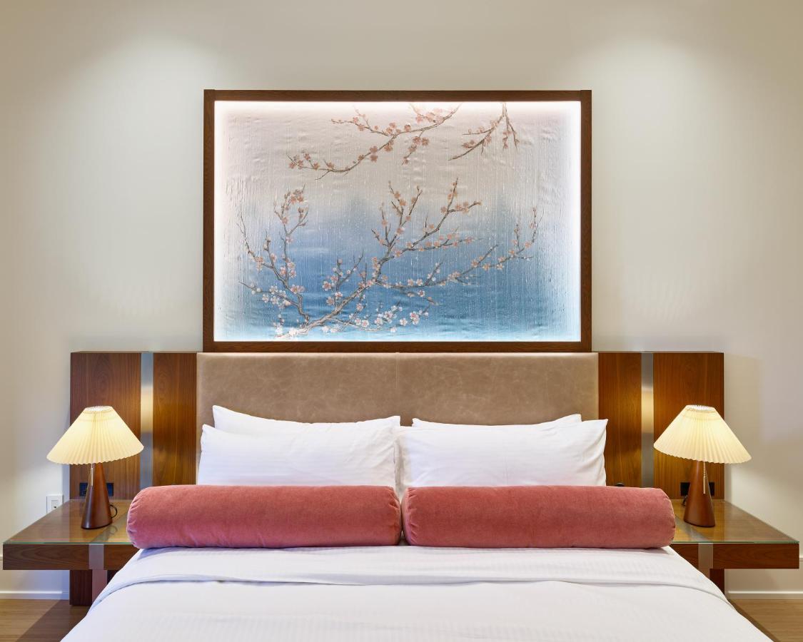 Deluxe King Suite