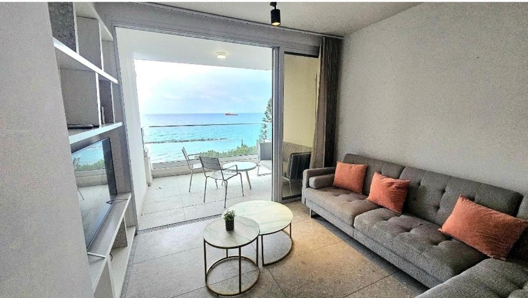 Touch of class Molos Limassol - B&B Limassol
