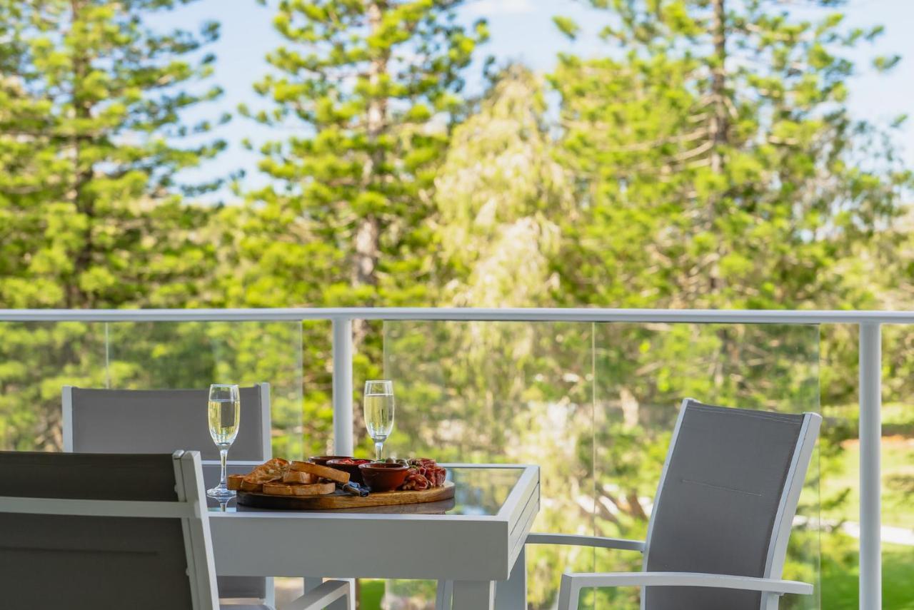 Sea Breeze At Mudjimba Beachside, Tennis Pool - Bed and Breakfast Mudjimba