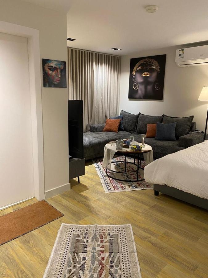 Studio in Al Aqeeq district with outdoor session - B&B