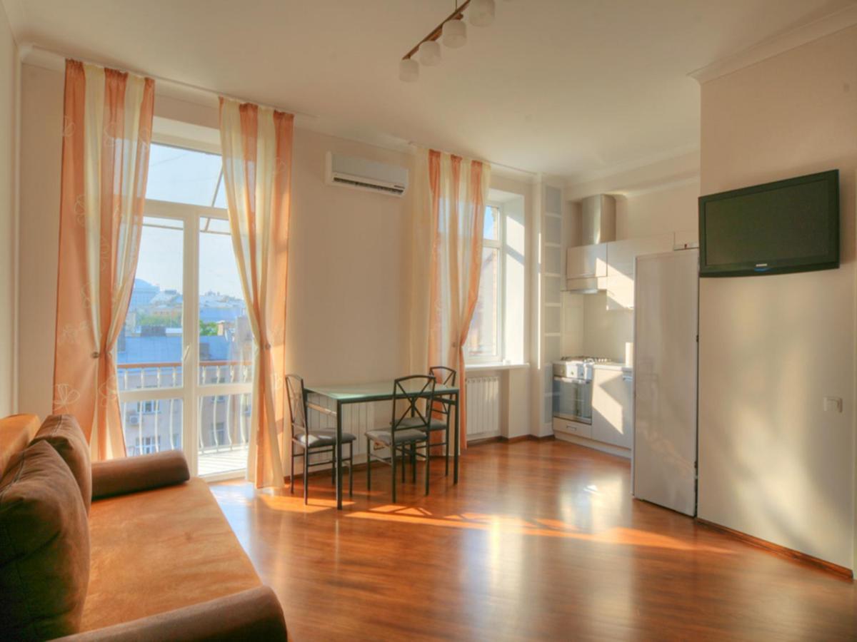 One-Bedroom Apartment - Kostyolnaya 11