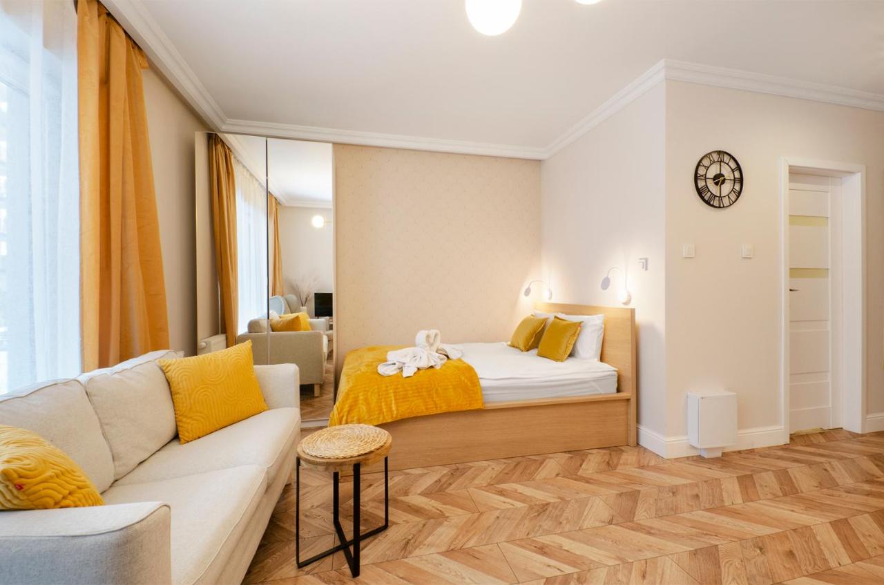 SKY Home-Sun Apartament -Manufaktura, Bezpłatny Parking, Dostęp na kod - Ferienwohnung Łódź