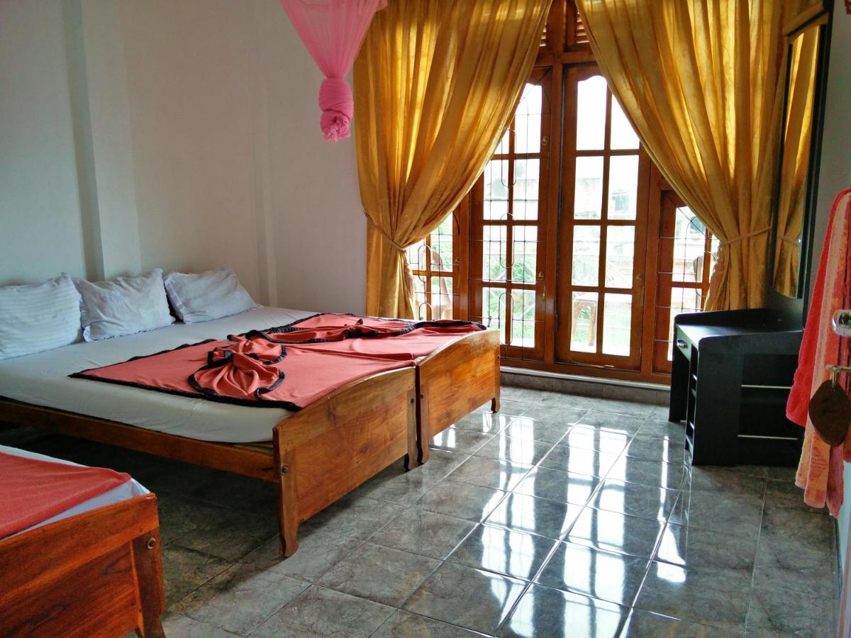 Economy Triple Room
