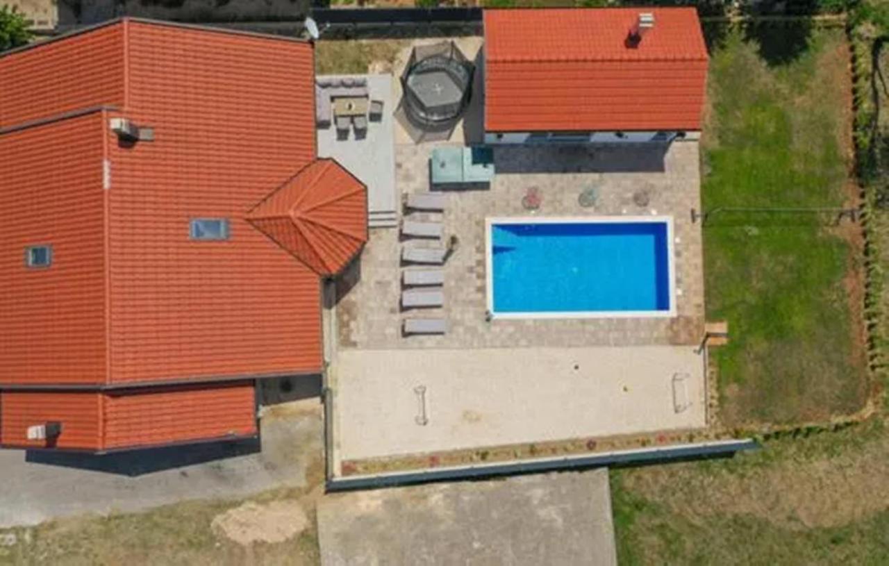 Holiday home Ana with pool and whirlpool - B&B