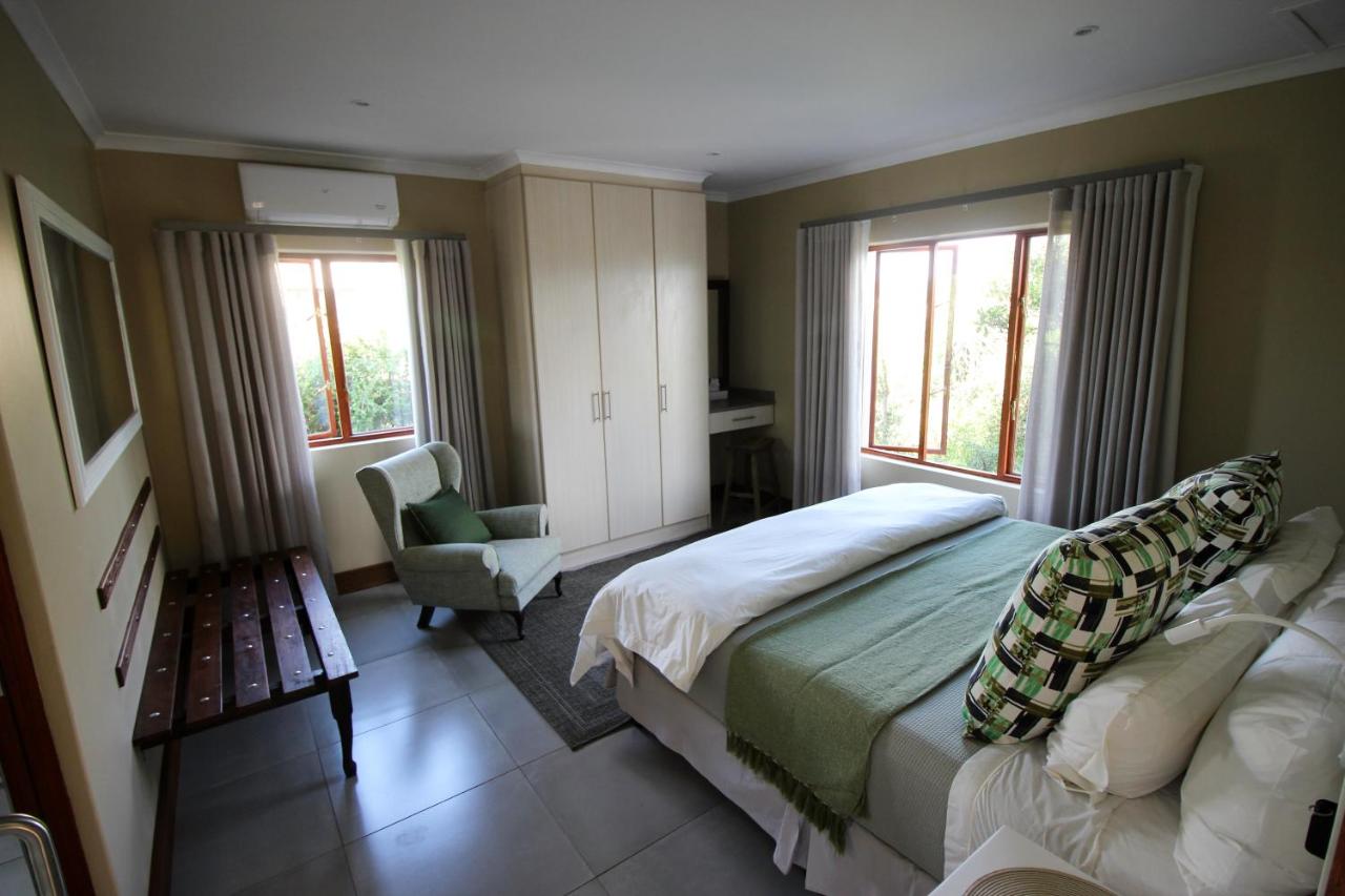 One-Bedroom Apartment with Pool View