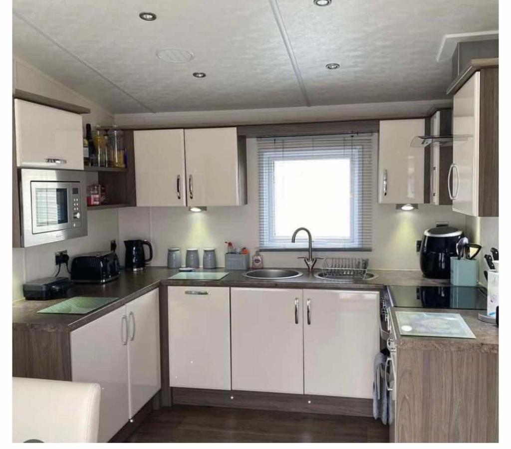 The Carnaby whitehouse - B&B Kinmel Bay