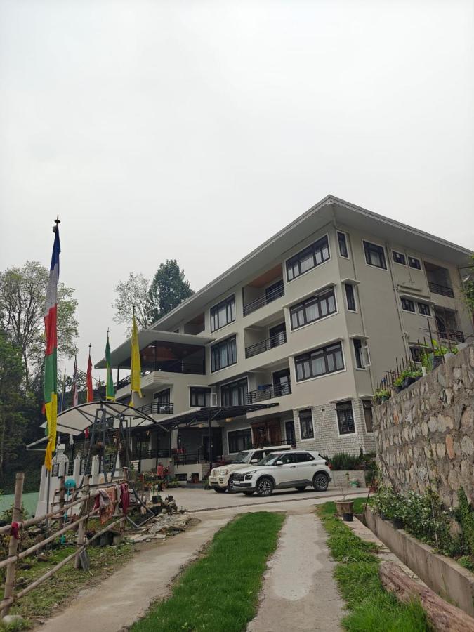 Nabhasa Courtyard Home & Apartment Stay - B&B