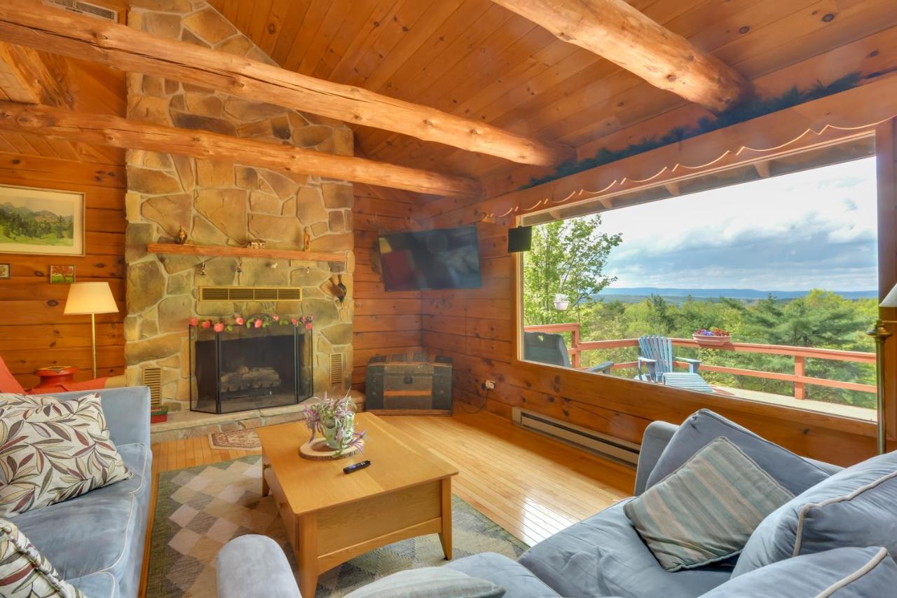 Peaceful Bedford Escape Deck and Stunning Views! - Ferienwohnung