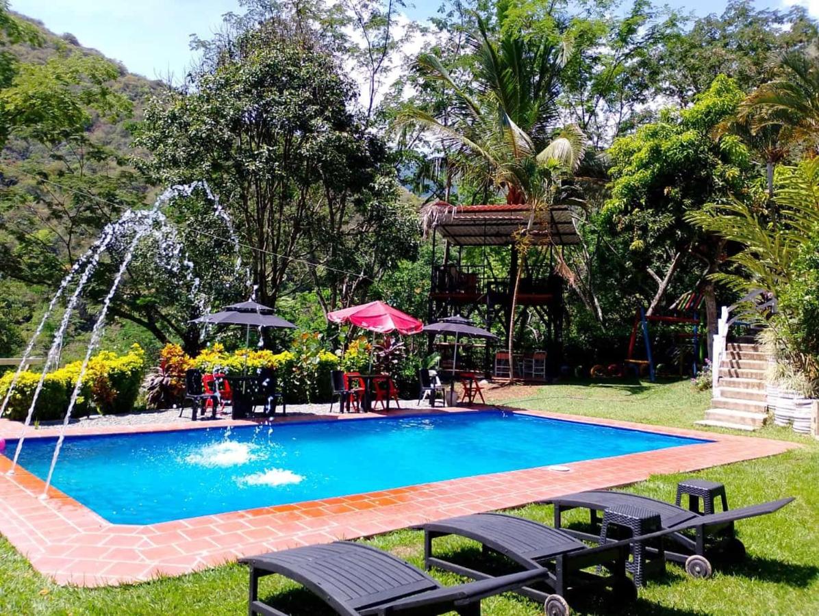 Casa Verano la rumbita Naturaleza, Piscina y Rio - Chambres d’hôtes