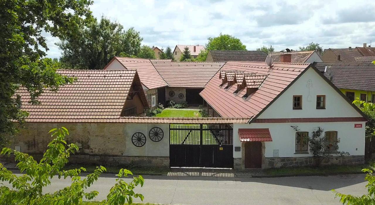 Chalupa Semice - Písek - B&B