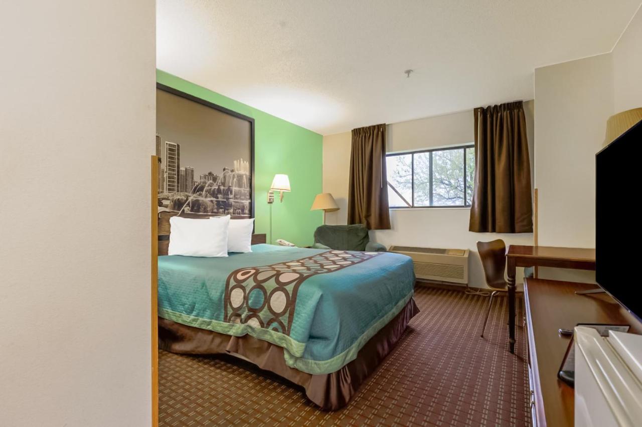 Queen Bed Accessible Non-Smoking