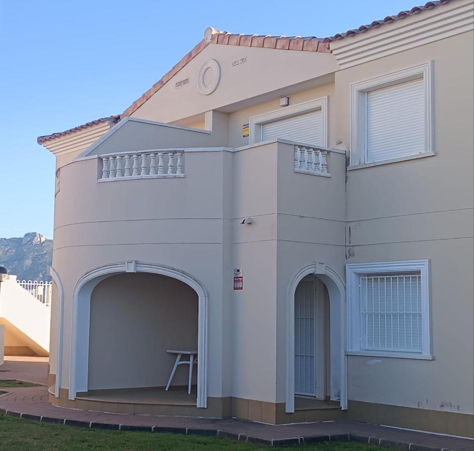 DENIA Playa Santa Ana Adosados - Cómodo apartamento con Piscina, Terraza y Parking, a 2 minutos de la playa - Bed and Breakfast Denia