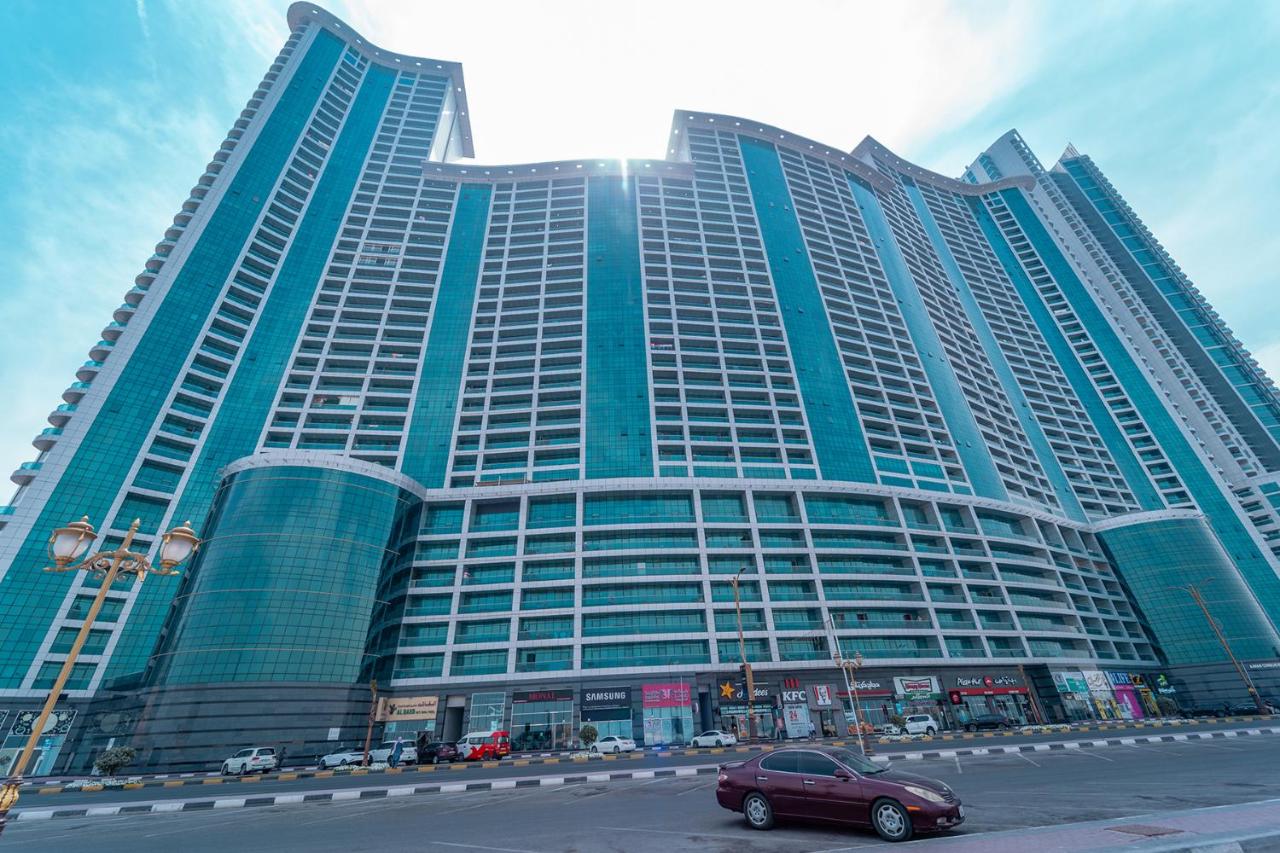 Full seaview luxury with gym,pool,jacuzzi,sauna,24x7 cafe,beach,restaurants,medical and more - B&B Ajman