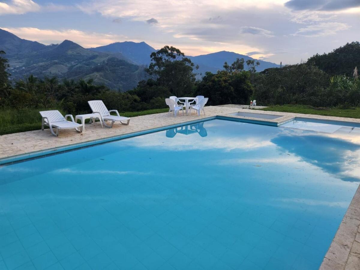 lujosa villa campestre - Chambres d’hôtes Girardota