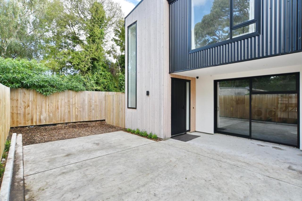 Modern Comfort 2BR Townhouse Near CBD - Christchurch Holiday Homes - Chambres d'hôtes Christchurch