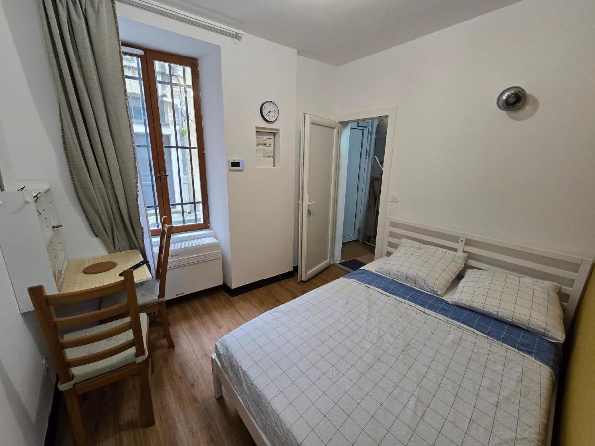 E0 - Beau studio en intramuros, rénové climatisé - B&B