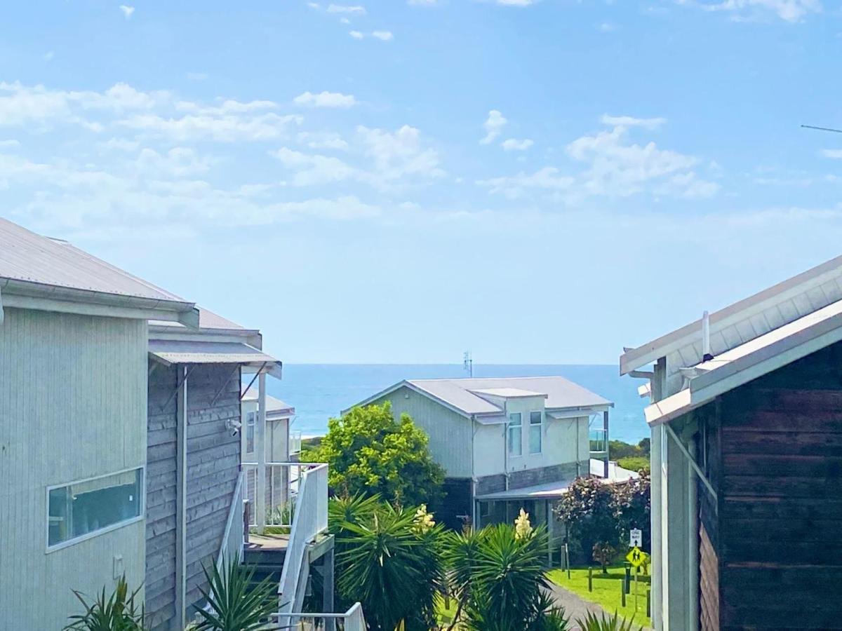 Azure Tides at Caves Beach Villas - B&B