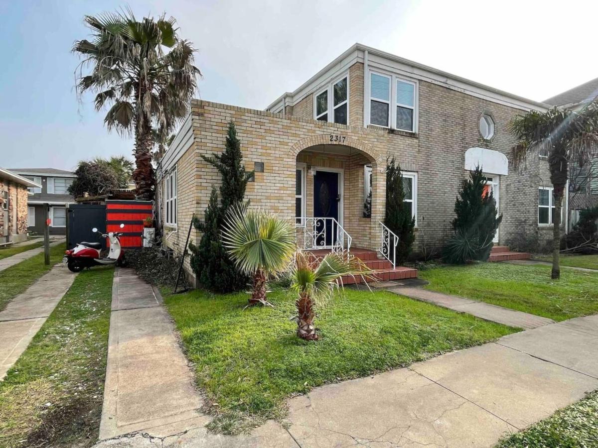 2317 w Pool! Hideaway Guest House w King Bed! - Ferienwohnung Galveston