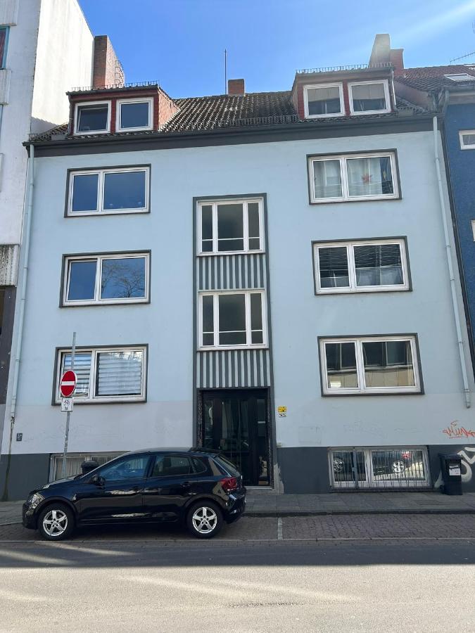 Modernes 2 Zimmer Apartment mit Balkon, zentrale Lage - B&B