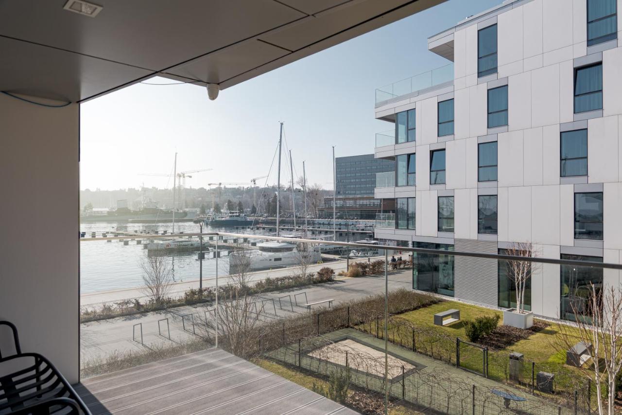 Gdynia Yacht Park - Delux Waterfront Apartament with free parking - B&B