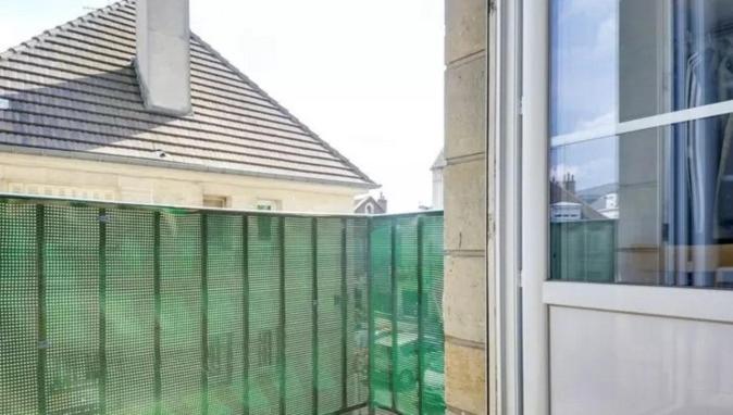 Chambre chez l'habitant dans un appartement à 2 pas de la gare SNCF et à 300m de la gare routière - B&B