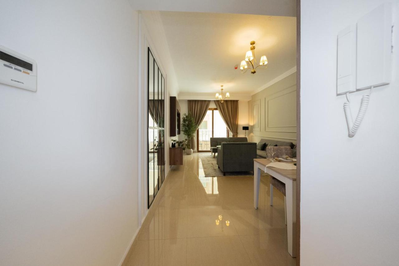 Luxe Spacious 1 BR apartment - Chambres d’hôtes Dubaï