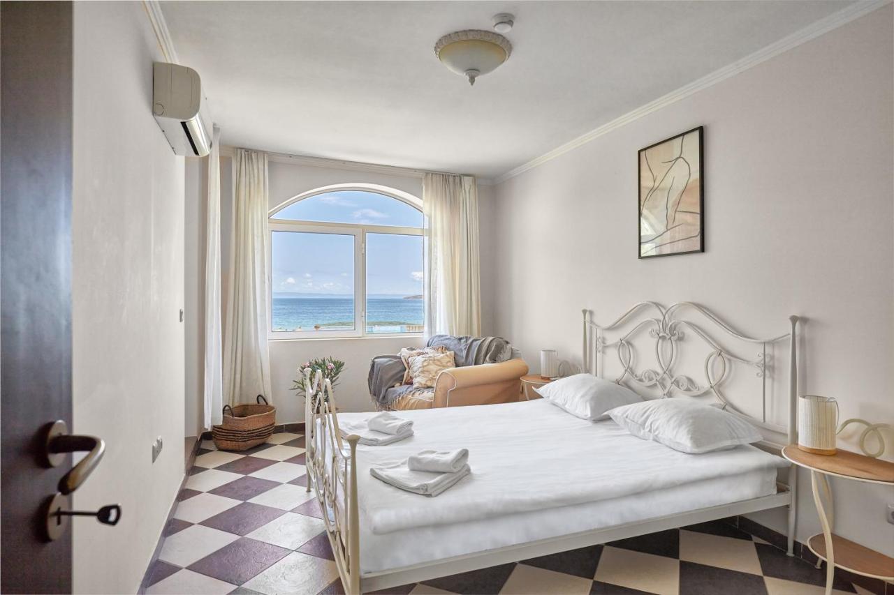 Beach Front Luxury Apartment - B&B