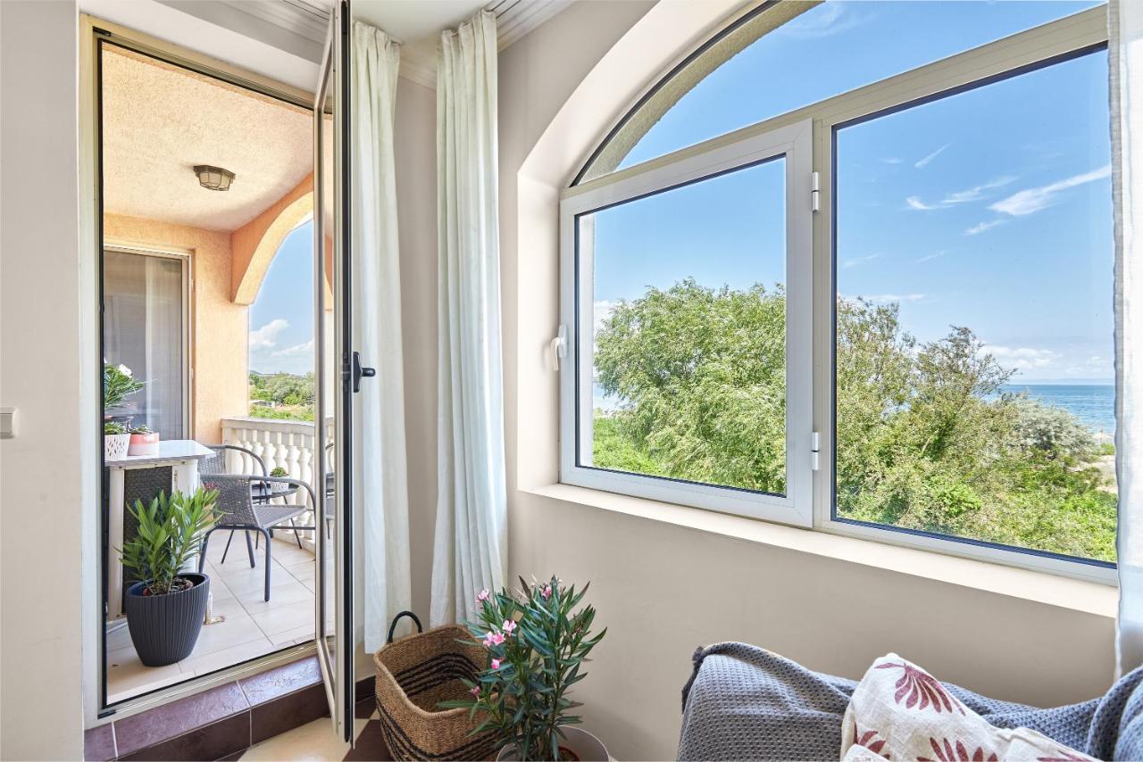 Beach Front Luxury Apartment - Ferienwohnung Sosopol