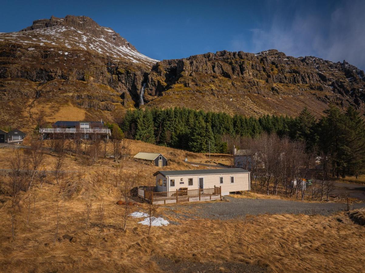 Home under a waterfall 7 mins from Glacier Lagoon - B&B Hella