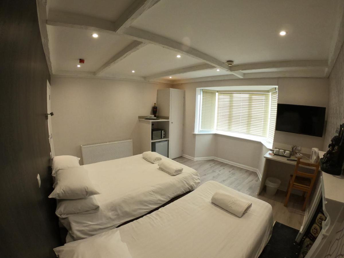 Twin Room with Shared Bathroom