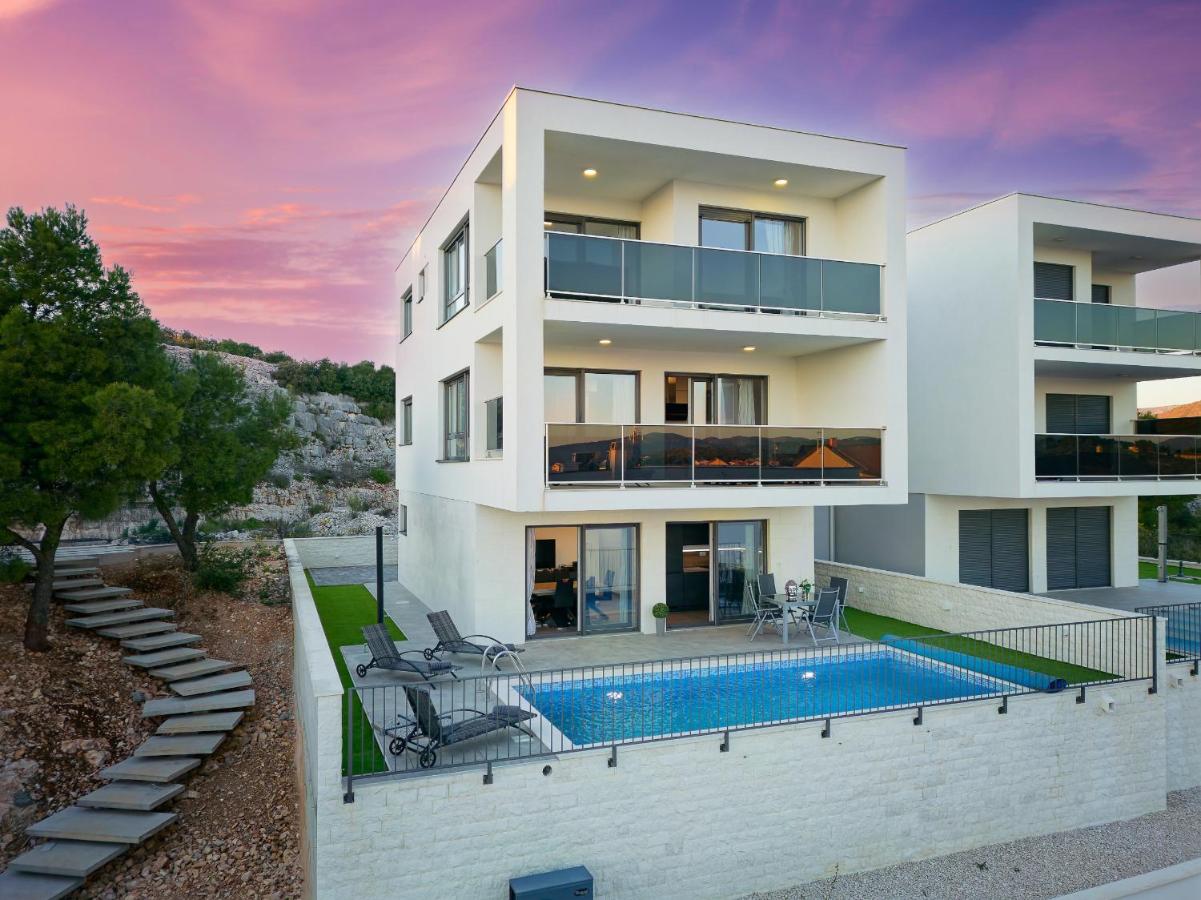 Villa Ocean Breeze - Meerblick - zwei Küchen - B&B Sebenico