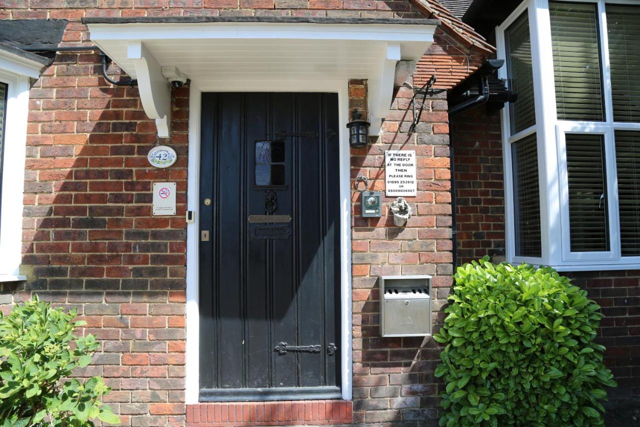 Debden Guest House - B&B Hillingdon