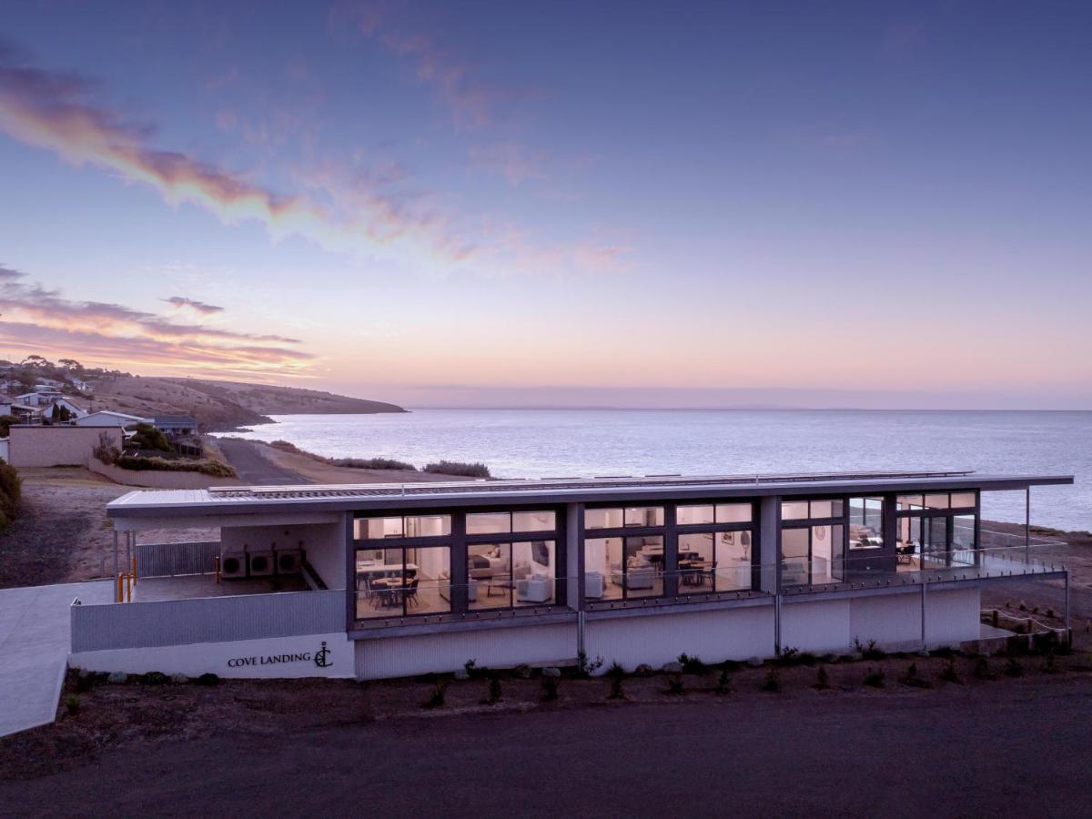 Cove Landing Ocean View Apt-02 James Comrie Sleeps 4 - B&B Penneshaw
