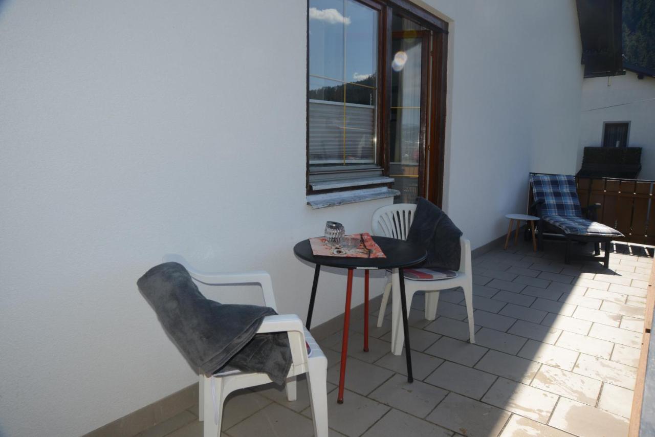 Tweepersoonskamer met 2 Aparte Bedden en Balkon