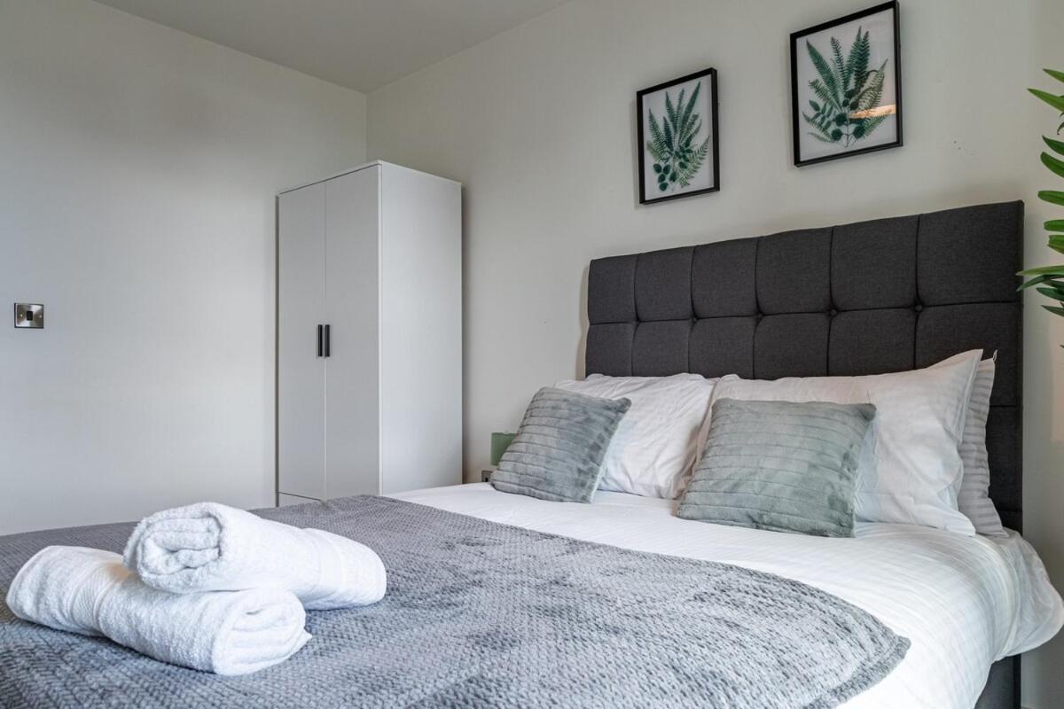 Manchester City Centre,Picadilly , Skyline View - B&B Mánchester