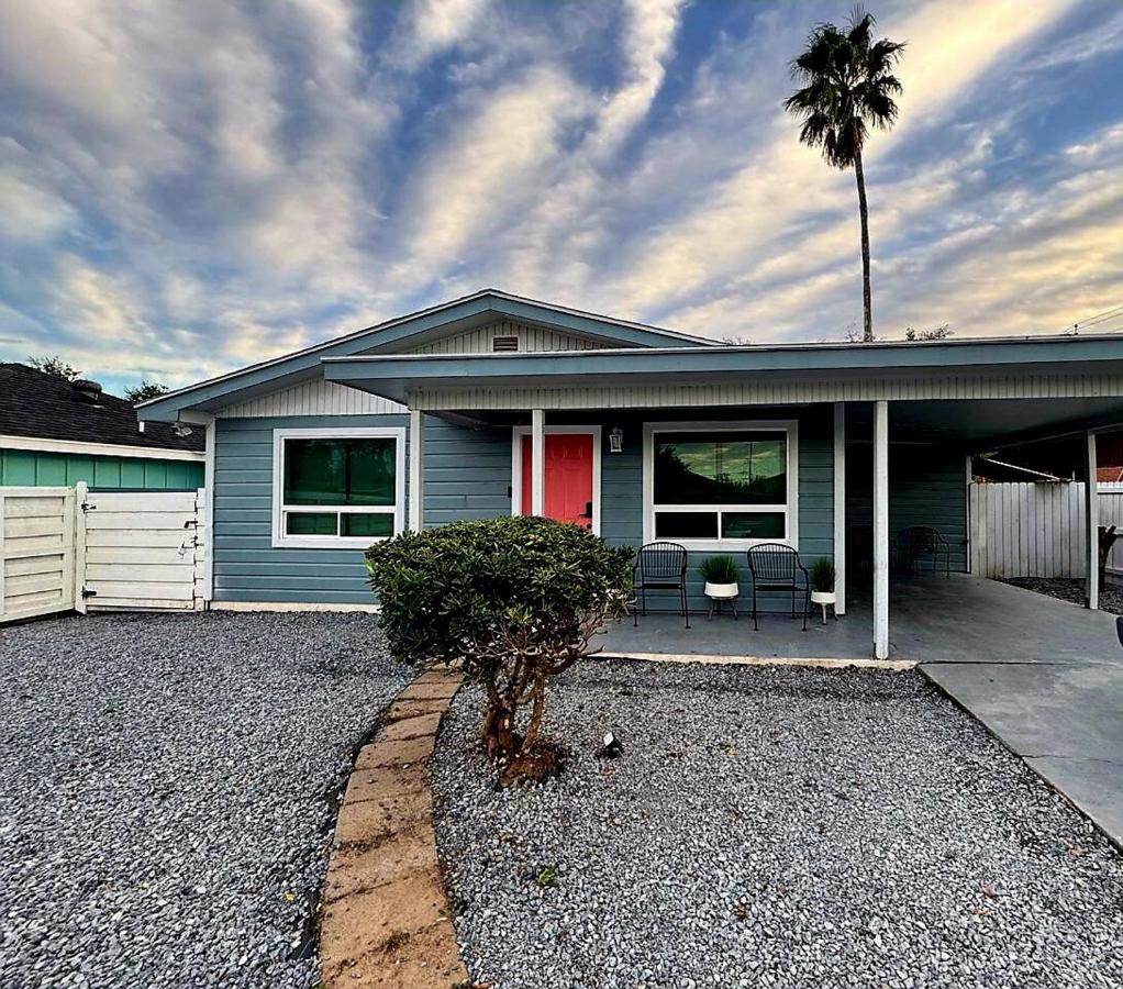 A charming villa with a spectacular pergola and patio - B&B Edinburg